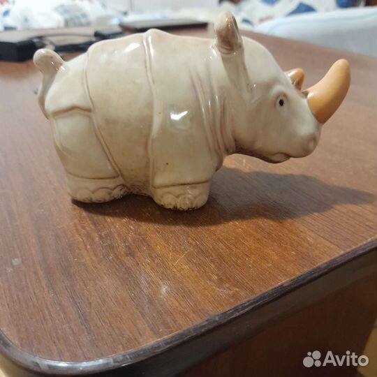 Фарфоровая статуэтка носорог редкая
