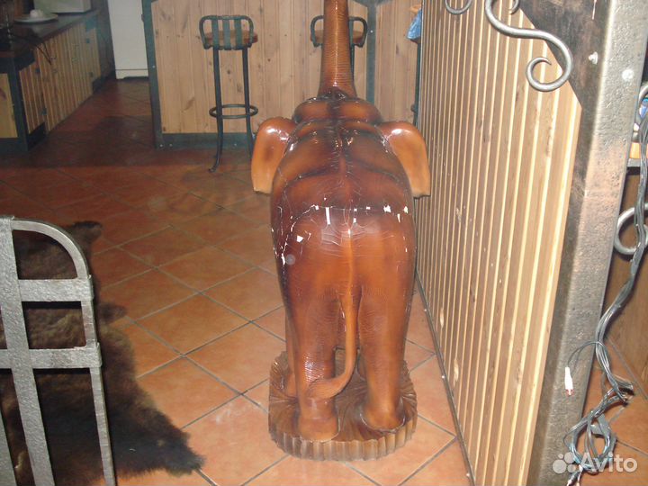 Скульптура из дерева резная 