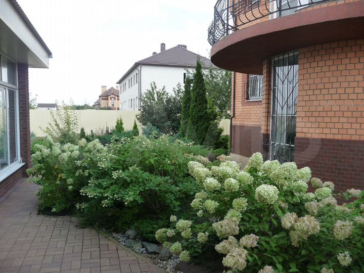 Коттедж 338 м² на участке 10 сот.