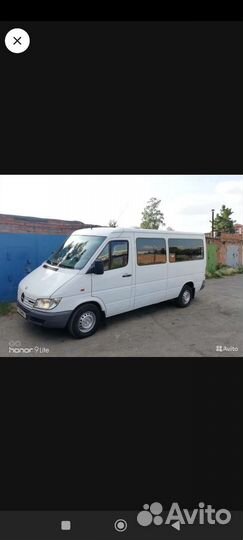 Водитель с личным микроавтобусами