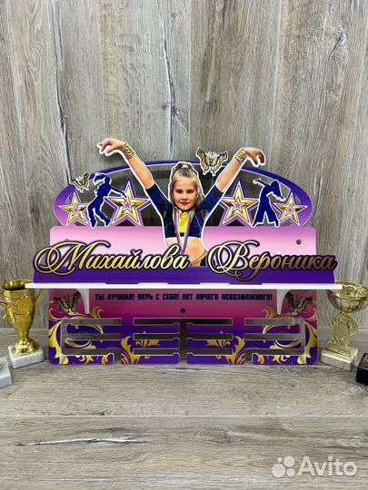 Индивидуальная медальница под заказ