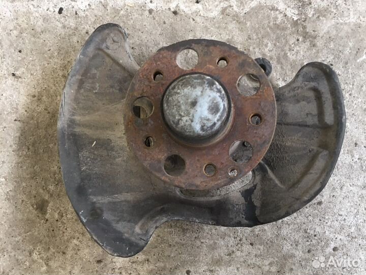 Поворотный кулак передний Mercedes W203 (3100)