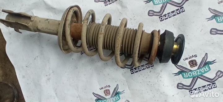 Стойка передняя Volkswagen Джета 3