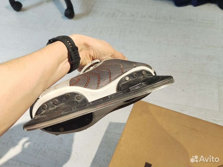Коньки хоккейные 34