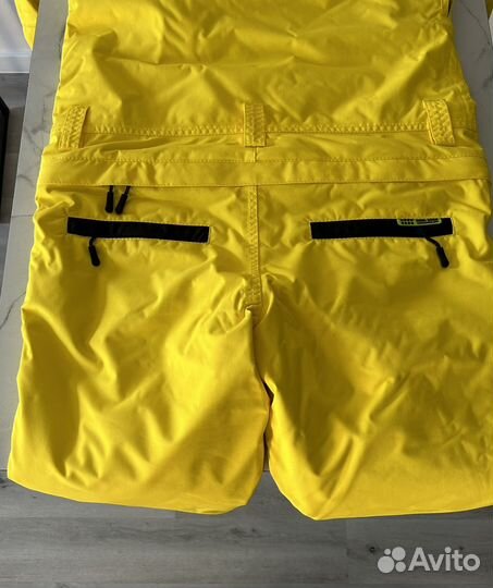 Горнолыжный комбинезон