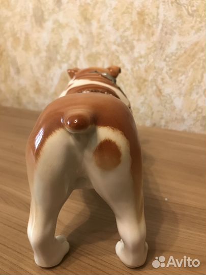 Бульдог из фарфора