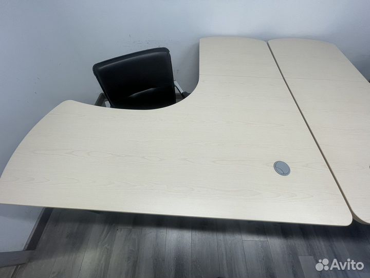 Стол офисный угловой с тумбой