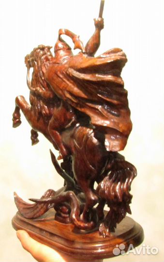 Деревянная скульптура Георгий победоносец