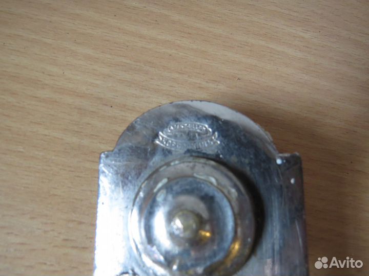 Большая дверная ручка с синим стеклом