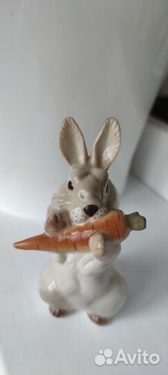 Фарфоровая статуэтка