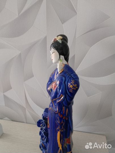 Фарфоровая статуэтка Гейша
