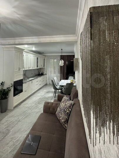 3-к. квартира, 100 м², 2/5 эт.