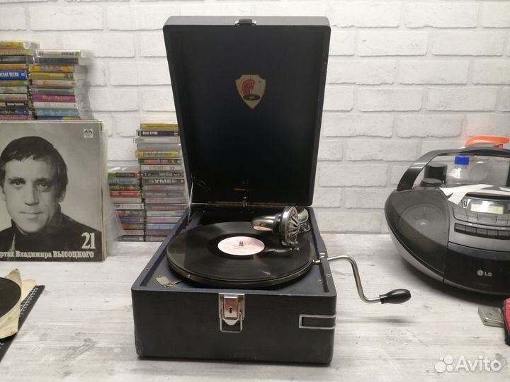 Патефон завод Молот рабочий