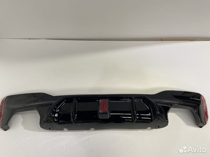 Диффузор BMW G30 Led доп стоп сигнал