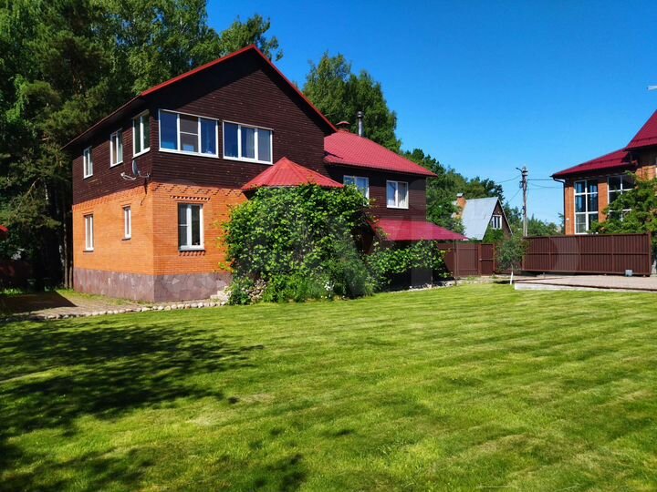 Дом 350 м² на участке 12 сот.