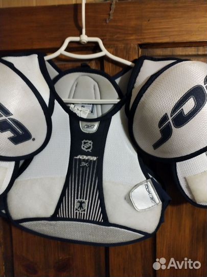 Нагрудник хоккейный