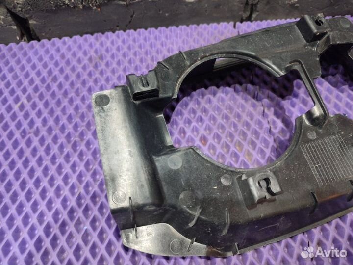 Лючок бензобака задний правый Mitsubishi Outlander