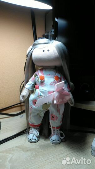 Кукла ручной работы с одеждой