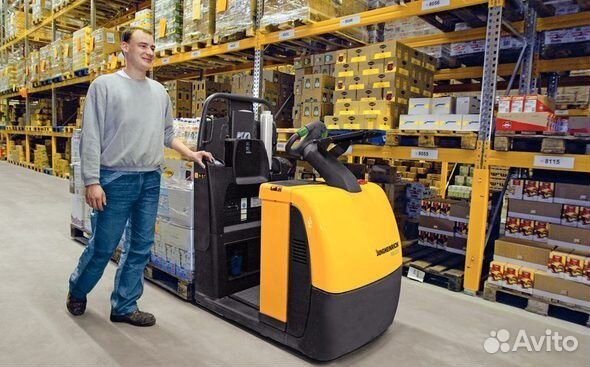 Водитель на электро рохлю в ночь