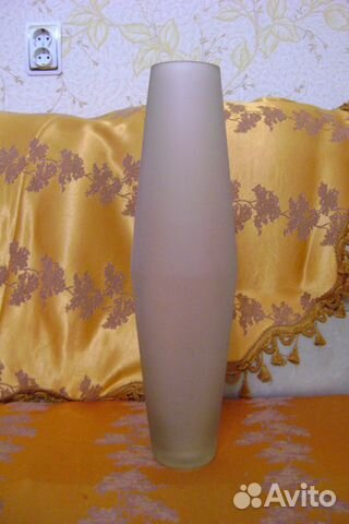 Напольная ваза из стекла дымчатого цвета