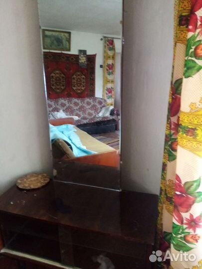 Трюмо с зеркалом