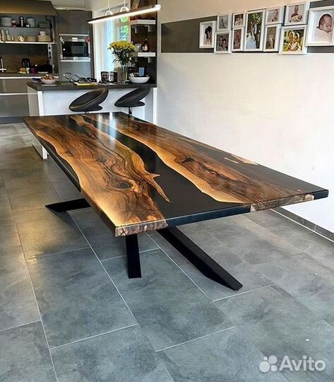 Стол река из эпоксидной смолы