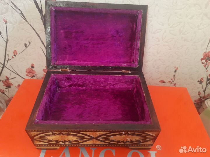 Шкатулки резные