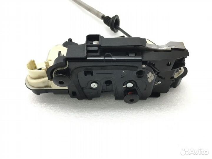 Замок двери передний правый Volkswagen Polo седан