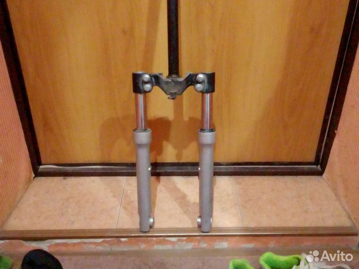 Передняя вилка в сборе на скутер