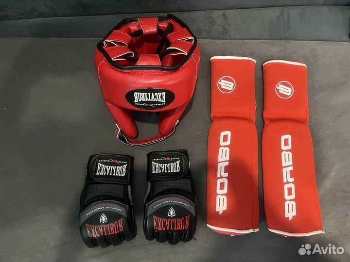 Боксерский шлем, перчатки и щетки