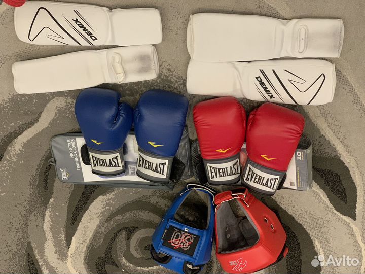 Боксерские перчатки 10 oz