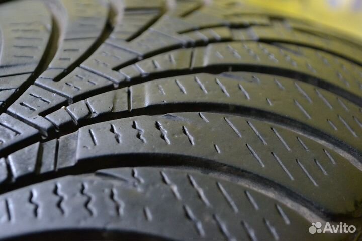 Goodyear UltraGrip Ice 215/65 R17