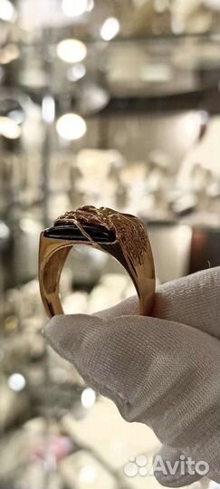 Мужская золотая печатка с камнем