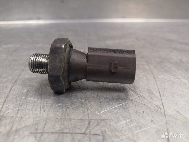 Датчик давления масла Volkswagen Passat B6