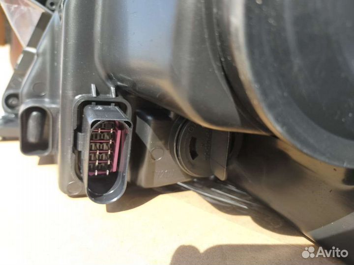 Фара Volkswagen Tiguan (07-11г)