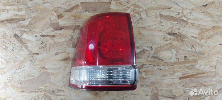 Фонарь задний левый Toyota Land Cruiser 200