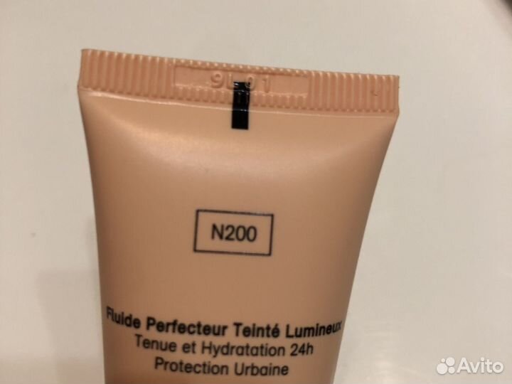 Легкий тональный бальзам givenchy