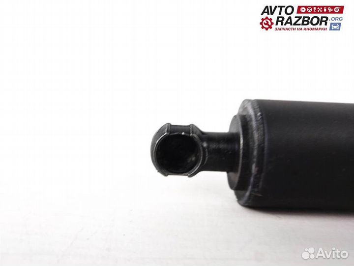 Амортизатор двери багажника VW Touareg 2002-2010