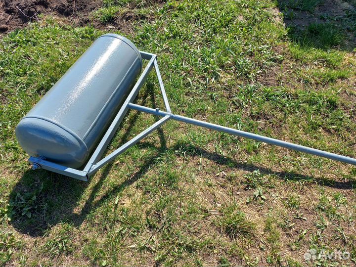 Каток и сеялка для газона