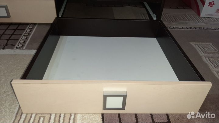 Детская кроватка с маятником