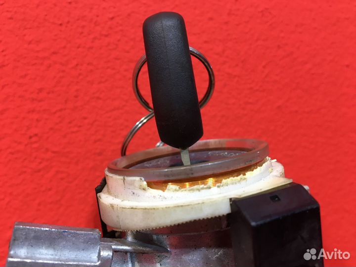 Замок зажигания Mitsubishi Pajero SUV 4M41 3.2L