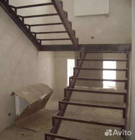 Лестница из металла / металлическая