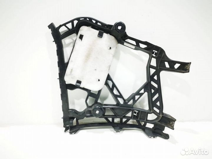 Кронштейн крепления бампера переднего правый