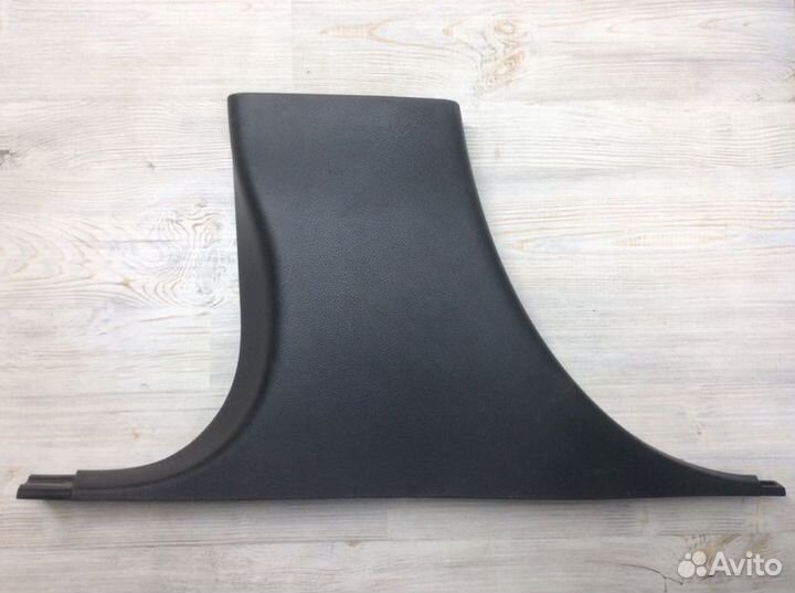 Обшивка стойки левая Jeep Grand Cherokee WK2