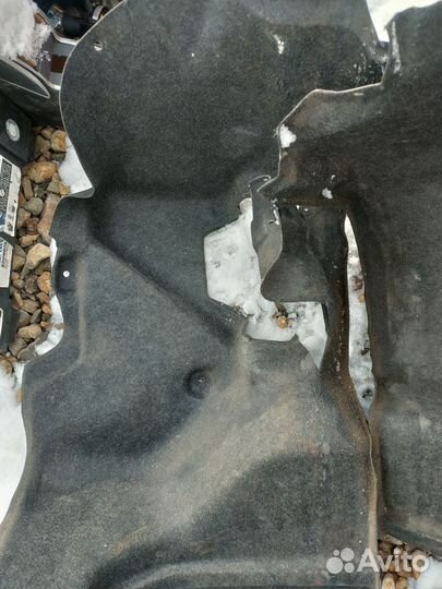 Боковая обшивка багажника на Geely mk