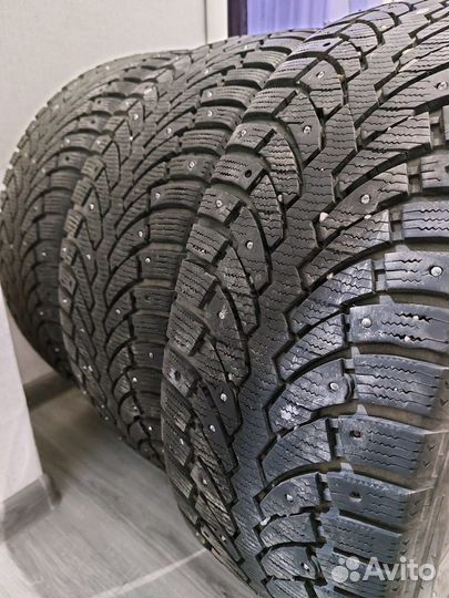 Pirelli Formula Ice 215/55 R17 98T