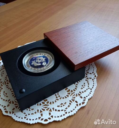 Монета серебряная