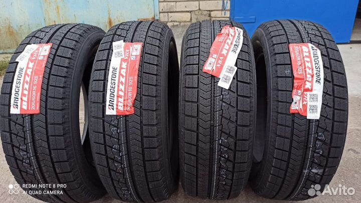 Bridgestone Blizzak VRX 185/60 R15 84S