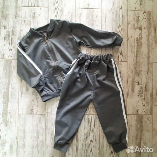 Костюм на мальчика р. 98 новый