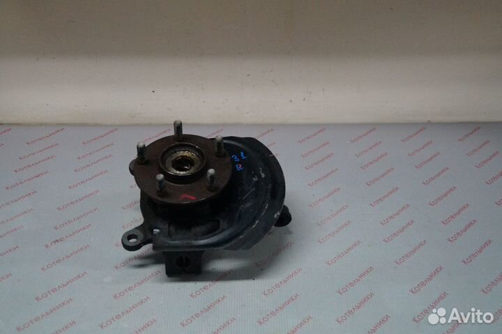 Nissan 40015-JD000 Кулак поворотный левый